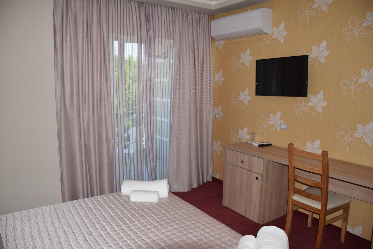 Hotel Pogradeci 2 Tushemisht Exteriör bild